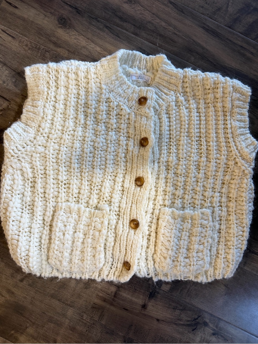 TALULAH Cream Chunky Knit Button-Front Sweater Vest with Pockets